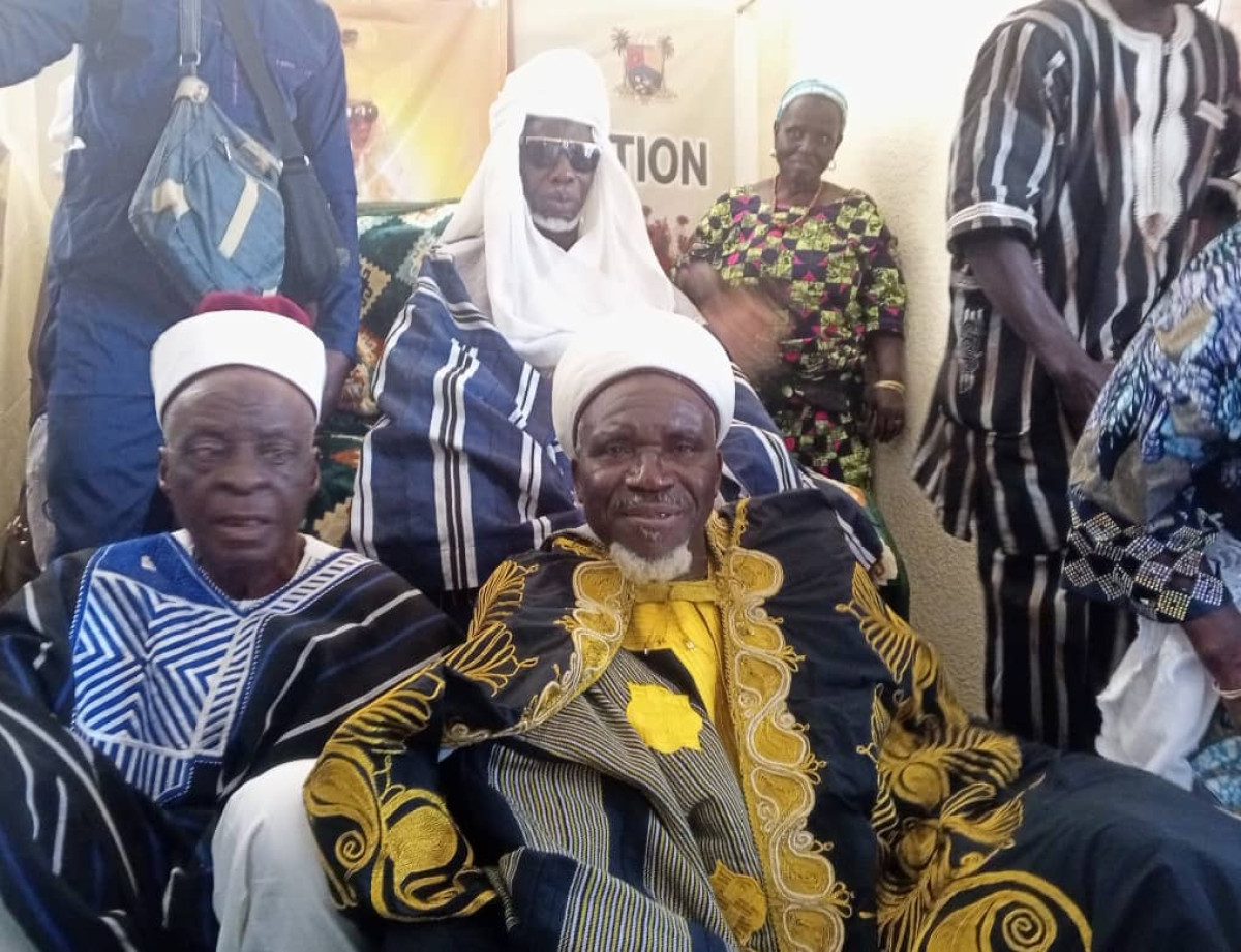 Visite de courtoisie du roi de Tchaourou à Nikki : sounon Sourou Boukoudouwari Ado II reçoit les bénédictions de l’empereur de Nikki