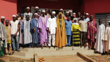 BITUMAGE DE LA ROUTE DJOUGOU-PEHUNCO-KEROU-BANIKOARA : Le roi Touko Sari II chez le maire Koto Orou Maré