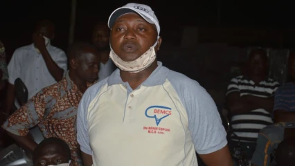 POUR LIMITER LA PROPAGATION DU COVID-19 À PARAKOU : Mama Orou Sanwé offre des cache-nez dans le premier arrondissement