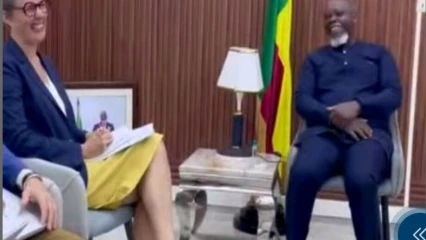 En prélude au lancement du projet d&rsquo;appui aux médias du Bénin « Médiaos »: le président Loko échange avec la directrice de l&rsquo;Afd Laure Weisgerber 