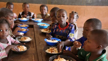 Grâce au programme de cantines scolaires au bénin: plus de 1,3 million d&rsquo;enfants bénéficient de repas chaud dans les écoles