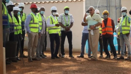 RECONSTRUCTION DE LA CITE HISTORIQUE DE OUIDAH :  Abimbola et Tonato  constatent l&rsquo;évolution des travaux