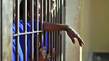 POUR COMPLICITÉ D&rsquo;ESCROQUERIE AVEC DES CYBERCRIMINELS : Cinq policiers derrière les barreaux