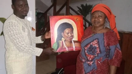 RECONNUE POUR LA QUALITÉ DE SES ŒUVRES ARTISTIQUES : Kiri Kanta honorée par l&rsquo;Association “ Je suis du Bénin ”