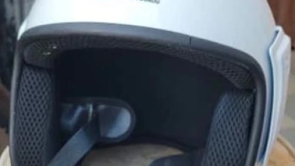 BÉNIN/RÉPRESSION SUR LE PORT DU CASQUE ET SPÉCULATION DU PRIX SUR LE MARCHÉ : Richard Boni Ouorou attire l&rsquo;attention du gouvernement  . Il offre des casques aux Terrien,ne,s