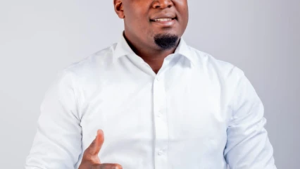 Municipales de 2026 : tout sur Prosper Ayéna, le candidat miroir de la jeunesse