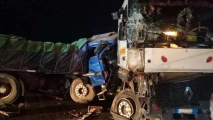 ACCIDENT DE CIRCULATION À PARAKOU :  Deux camions gros porteurs entrent en collision 