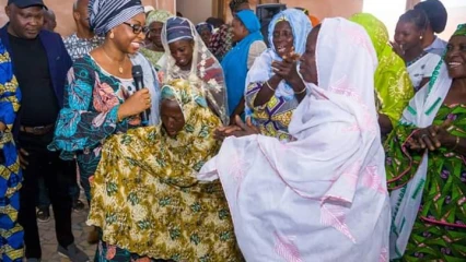 TOURNÉE DU BLOC RÉPUBLICAIN DANS LA 7È CIRCONSCRIPTION ÉLECTORALE : Aurélie Adam Soulé triomphalement reçue par les femmes de Sinendé