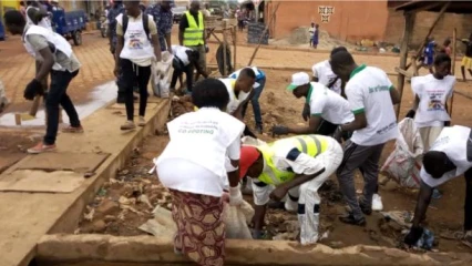 ECO FOOTING A PARAKOU : L&rsquo;Ong Adécom pour un environnement sans sachet
