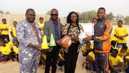 BÉNIN/PROMOTION DU SPORT FÉMININ À PARAKOU : L&rsquo;Ong Ola Africa offre des équipements sportifs aux élèves du Cs Saint François de Sales
