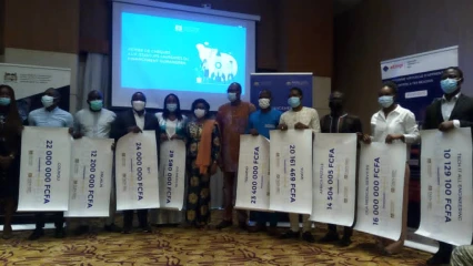 REMISE DE CHEQUES AUX STARTUPS LAUREATES DU FINANCEMENT « OUMANDERA » :  11 entreprises reçoivent l’appui du gouvernement