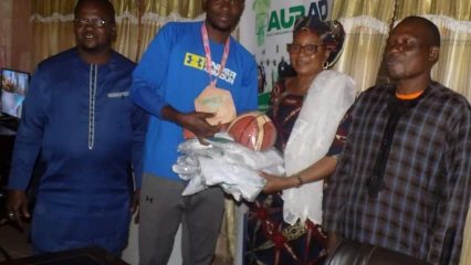 PROMOTION DU SPORT A KANDI : Zinatou Osséini dote les clubs de pétanque et de basket-ball d&rsquo;équipements
