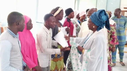 PARAKOU :  Alimatou Abdoulaye offre 150 bourses aux apprenants