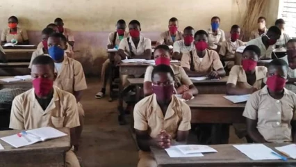 REPRISE DES COURS AU BÉNIN : Les acteurs de l’école déjà étouffés par les mesures ? . Des apprenants renvoyés . Des masques mal portés