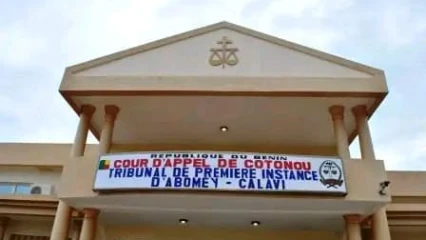 Abomey-calavi/Tentative d&rsquo;inhumation illégale à domicile: six membres d&rsquo;une même famille interpellés par la justice 