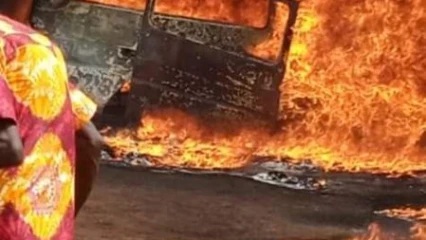 MATERI : Une voiture et trois motos consumées par un vaste incendie