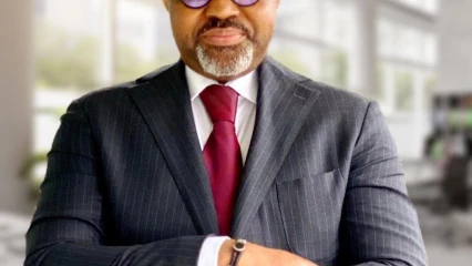 BÉNIN COVID-19 : Richard Boni Ouoro offre du matériel de protection à l&rsquo;équipe de Daabaaru