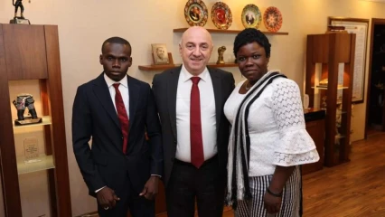 VISITE DU MAIRE ET DE LA S.E EN TURQUIE : La grosse moisson de Bani Chabi et Ida Tossou 