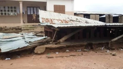 PARAKOU/À L&rsquo;EPP GANON : L&rsquo;effondrement d&rsquo;un apatam fait des blessés
