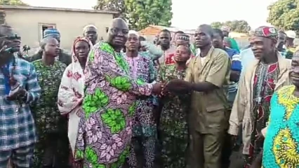 TCHAOUROU/APRÈS LES MANŒUVRES DE DÉSTABILISATION : Les élus locaux des 12 villages de Bétérou réaffirment leur appartenance au Br   . Voici leur démenti formel d&rsquo;une quelconque appartenance à l&rsquo;Up le Renouveau