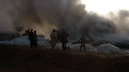 COMMUNE DE KALALE : Un enfant brûle des tonnes de coton