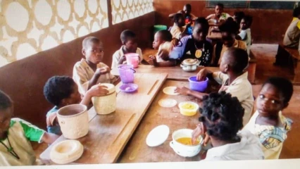 MISE EN ŒUVRE DES CANTINES SCOLAIRES DANS LE BORGOU, : Le gouvernement et le Pam font des heureux au quotidien . Jacob Toudonou s’en réjouit