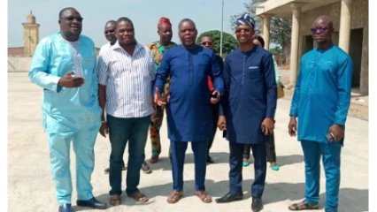 FOIRE INTERNATIONALE DE PARAKOU  : Cissé, Toko et Loko visitent le site