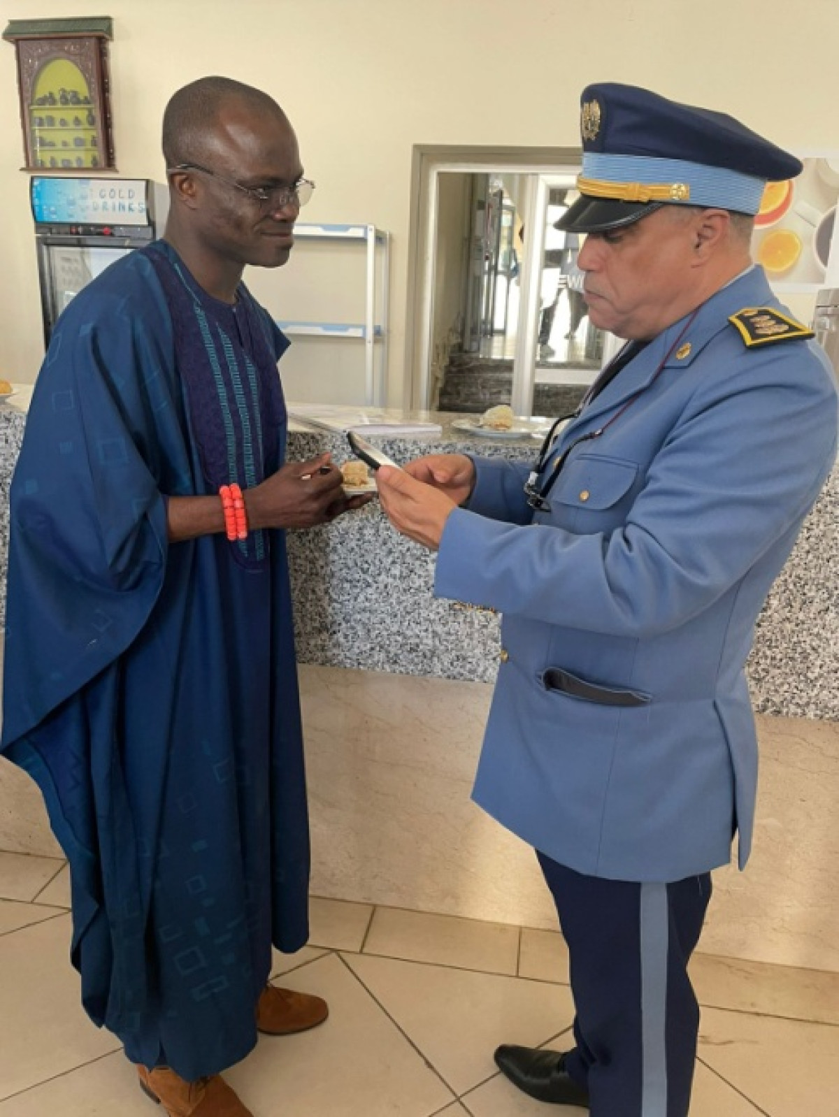 MAROC/REMISE DE PARCHEMINS AUX LAURÉATS DE L&rsquo;INSTITUT DE FORMATION DES DOUANES DE BENSLIMANE : Le béninois Amen Olalékan Idoïtchan major de la promotion 2022 . Le Bénin honoré au plan africain