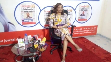 INVITEE DU CLUB DE L&rsquo;ECONOMISTE DU BENIN : Réckya Madougou décortique son dernier ouvrage « Soigner les certitudes »