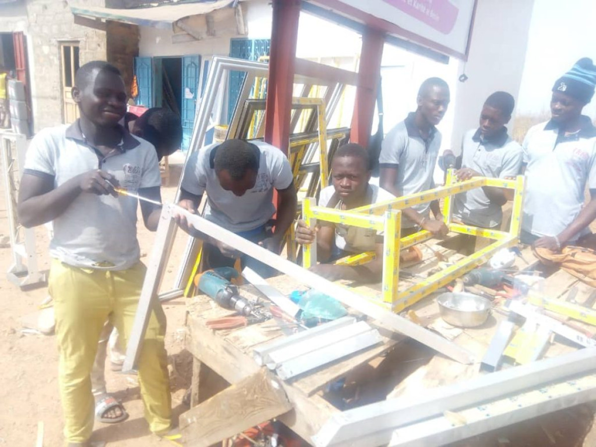 METIER DE VITRIER : Des spécialistes dans le maniement du verre