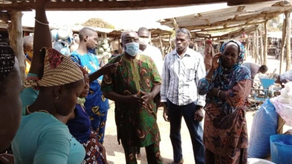 BANIKOARA/ ASSAINISSEMENT ET LUTTE CONTRE L’UTILISATION DES SACHETS NON BIODEGRADABLES : La mairie sensibilise les usagers du marché sur les bonnes pratiques d’hygiène