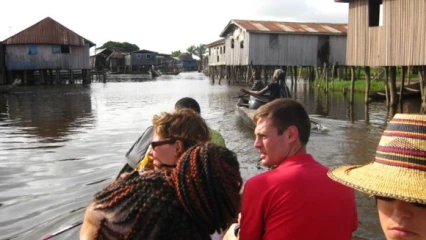 TOURISME AU BENIN : Quand la cité lacustre de Ganvié se noie devant Abimbola!