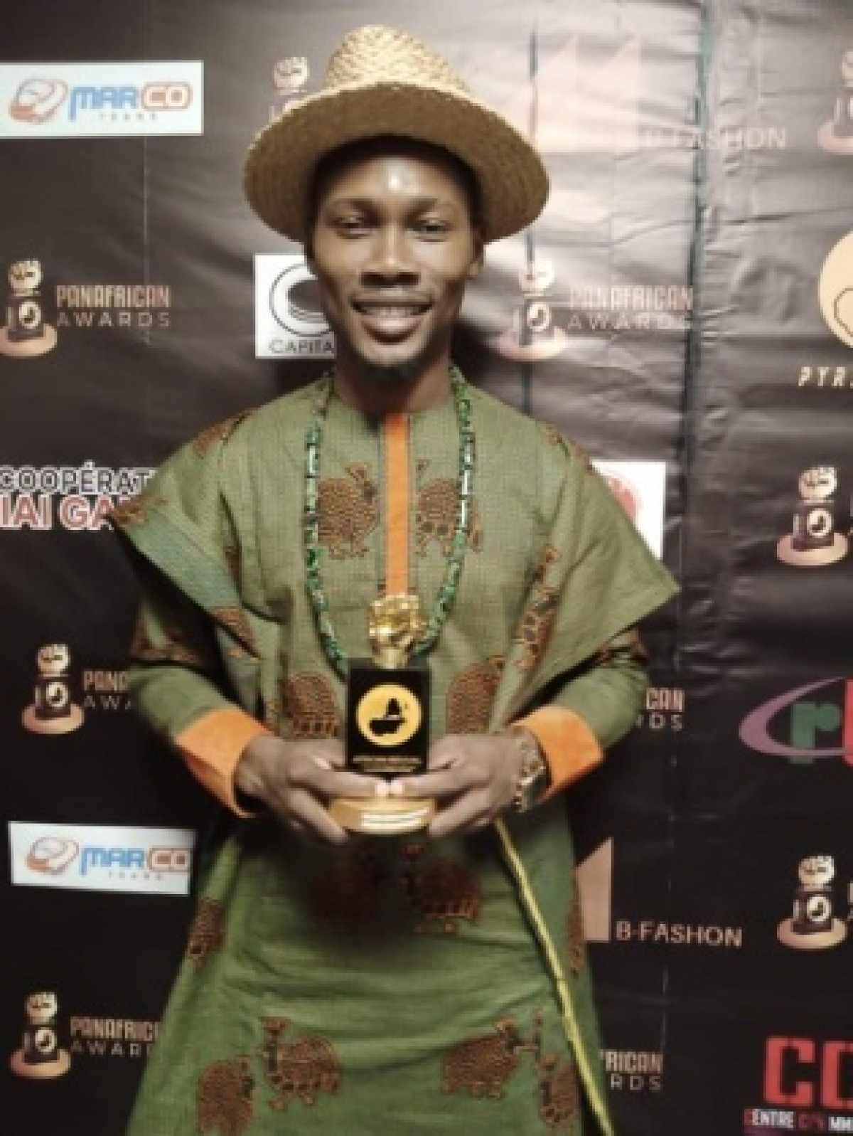 SACRE MEILLEUR MUSICIEN PANAFRICANISTE 2021 : Le slameur Djarra Sakho honore le Bénin