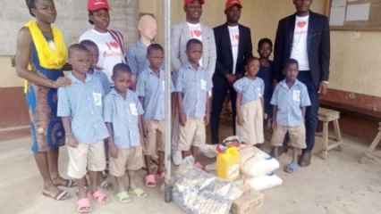 CELEBRANT SES 4 ANS D’EXISTENCE : Daabaaru fait don de vivres à l’orphelinat Saint Jean-Eudes de Guèma