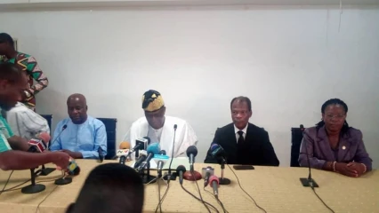 ÉDITO : Le dos au mur!