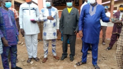 CONSTRUCTION D&rsquo;INFRASTRUCTURES SOCIOCOMMUNAUTAIRE A KOUANDE : Le maire Kouandé-Sounon réceptionne 10 hangars