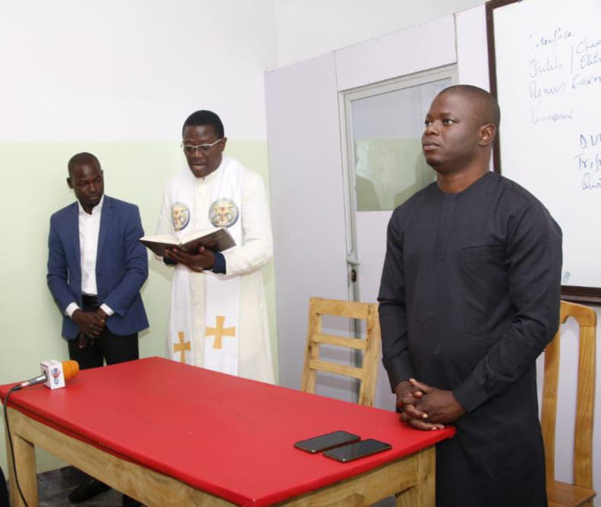 EN MARGE DE LA CÉLÉBRATION DES 3 ANS D&rsquo;EXISTENCE DE LA CHAINE NUMERIQUE DAABAARU TV : Le personnel de l&rsquo;entreprise Bok Sarl rend grâce à Dieu