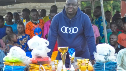 TCHAOUROU/A TRAVERS LE TOURNOI JEUNESSE SANS VIOLENCE À BÉTÉROU  : Yves Chabi Atta et le Br promeuvent l&rsquo;unité chez les jeunes  . Sinahou 2 s&rsquo;adjuge le premier prix avec un score de 2 buts 