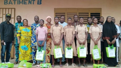 PROMOTION DE L&rsquo;EXCELLENCE EN MILIEU SCOLAIRE À PARAKOU  : Le club d&rsquo;anglais du Ceg Zongo distingue les meilleurs élèves