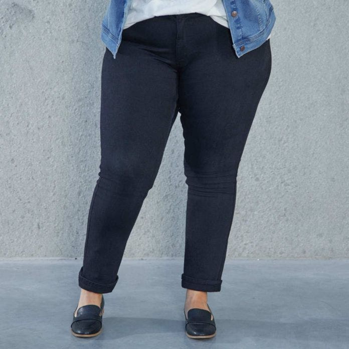 INSTANT FASHION : Quelles couleurs de jean pour amincir vos grosses cuisses ?