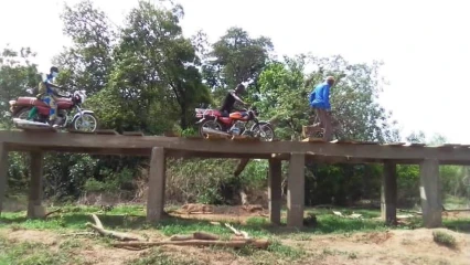 INITIATIVE COMMUNAUTAIRE A SINENDE : Les populations de Kparo réalisent un ouvrage de franchissement de 6 millions . Un signal fort au gouvernement du président Talon