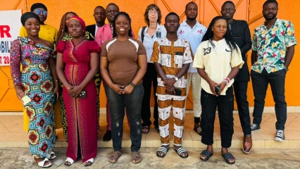 Pour son extension à l'international : L'experte PUM Anneke outille le personnel du groupe de presse Daabaaru