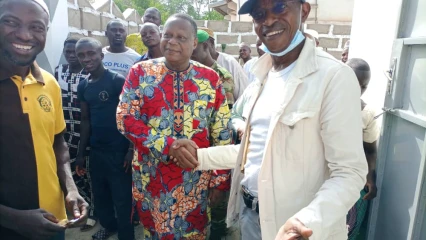 BEMBÉRÉKÉ/DOTATION DU CS DE GOUA D&rsquo;UN SYSTÈME D&rsquo;ÉNERGIE PHOTOVOLTAÏQUE : L&rsquo;Ong Sompékids et la Fondation Edf expriment encore leur amour . Le leadership du général Robert Gbian a payé