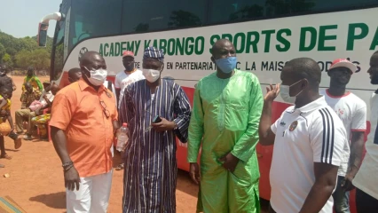 FOOTBALL À PARAKOU : L&rsquo;Académy Kabongo se dote d&rsquo;un bus flambant neuf