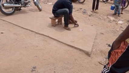 JEU DE CARTE PRATIQUE DANS DES MARCHES SECONDAIRES DU BENIN : Zoom sur le mystère d&rsquo;une activité d&rsquo;escroquerie  . Les autorités interpellées