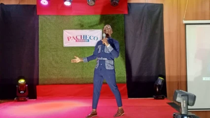 SPECTACLE D&rsquo;HUMOUR  »PACHECO À PARAKOU » Les populations ont ri à gorge déployée