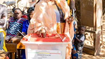 LÉGISLATIVES DU 8 JANVIER À NIKKI : La ministre Aurélie Adam Soulé a accompli son devoir civique  . Elle envoie un message fort à la population de la 7e C.e
