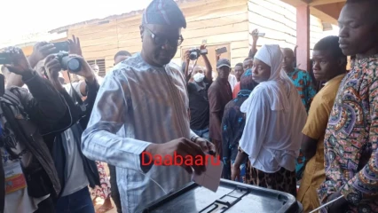 SCRUTIN LÉGISLATIVES DU 8 JANVIER 2023 : Le candidat Samou Séidou Adambi a exprimé son droit de vote