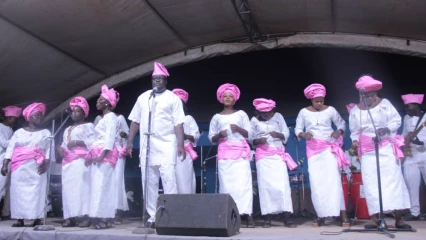 1ER ALBUM DE LA CHORALE « LA VOIX DES ANGES SAINT MICHEL » DE COPARGO :/Le disque vendu à 900.000 F cfa . Pari gagné pour le parrain Armel Hennou
