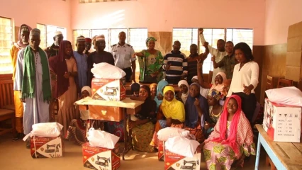 MISE EN ŒUVRE DU SOUS PROJET TCHÈBON-GA À KARIMAMA : L&rsquo;Ong Bussola dote 13 filles vulnérables de kits pour leurs Agr